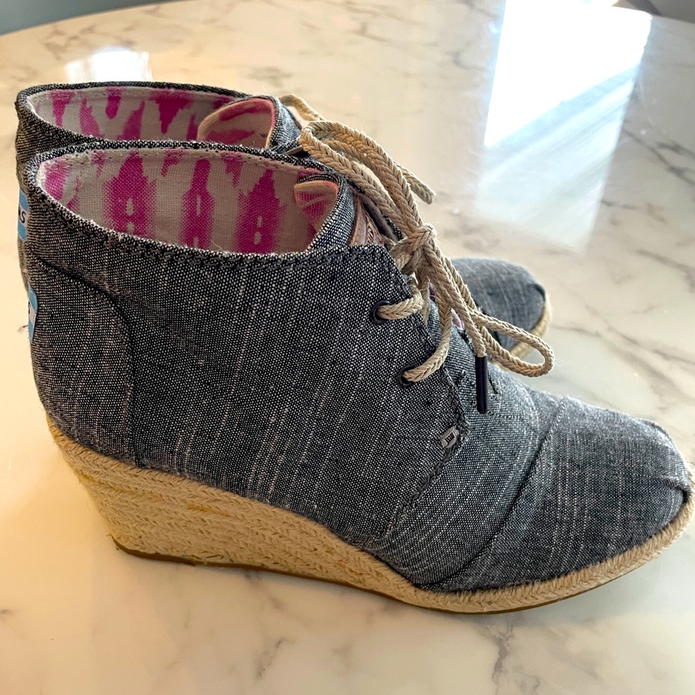 Tom’s wedge booties